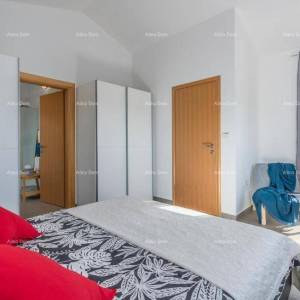 Kuća za odmor s bazenom i velikom okućnicom. Blizina grada Labina.