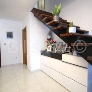 Kučine prodaja trosoban stan 108 m2, parking 16 m2, 2. kat