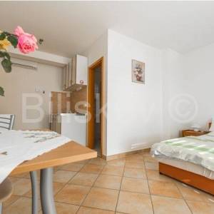 Kvalitetno građena i opremljena kuća, Rogoznica, prodaja