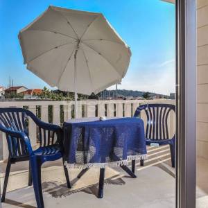 Kvalitetno građena i opremljena kuća, Rogoznica, prodaja