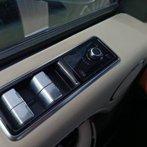 Land Rover Range Rover AUTOBIOGRAPHY 2.0T PHEV 404HP 4WD A8 LWB