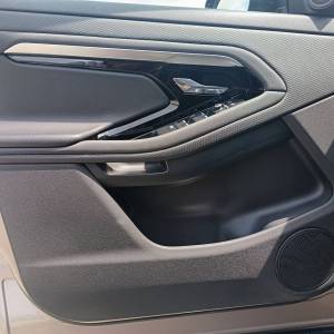 Land Rover Range Rover Evoque R-DYN LIMITED 2.0 163 AWD A9