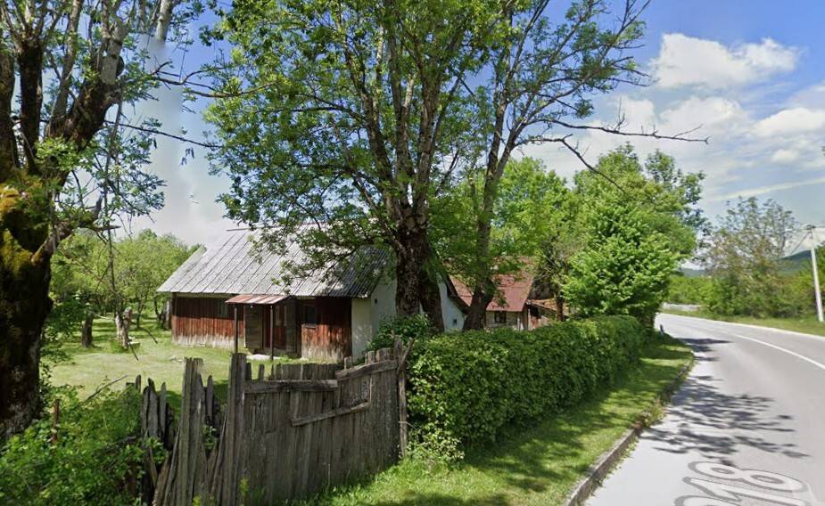 Lika - kuća / imanje sa 2 nekretnine PRODAJA, Frkašić, Korenica