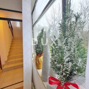 LIKA, PLITVIČKA JEZERA - Renovirana kuća s bazenom u prirodi