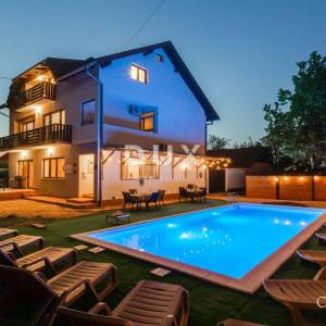 LIKA, PLITVIČKA JEZERA - Renovirana kuća s bazenom u prirodi