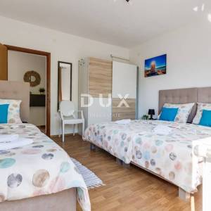 LIKA, PLITVIČKA JEZERA - Renovirana kuća s bazenom u prirodi