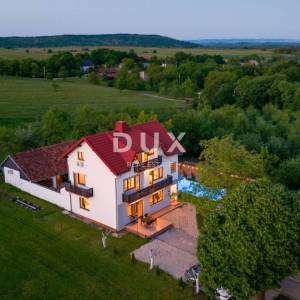 LIKA, PLITVIČKA JEZERA - Renovirana kuća s bazenom u prirodi