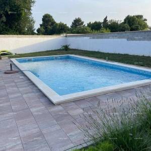 Ližnjan – Apartmanska kuća s bazenom, 460 m².