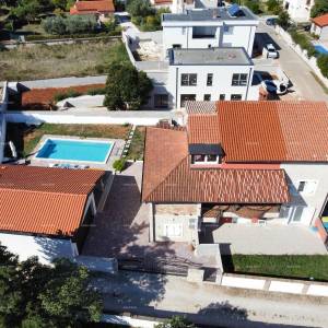 Ližnjan – Apartmanska kuća s bazenom, 460 m².