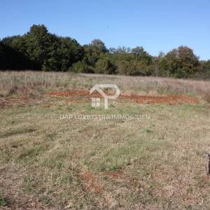 Ližnjan poljoprivredno zemljište 420m2 s priključkom vode 