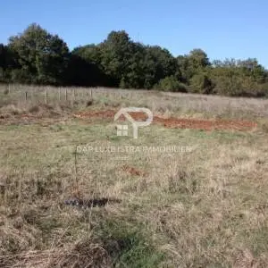 Ližnjan poljoprivredno zemljište 420m2 s priključkom vode 