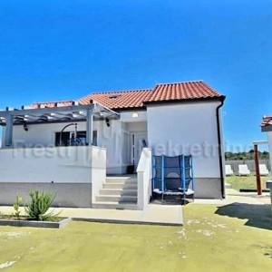 LJUBAČ-PREKRASNA NOVA KUĆA-POGLED NA MORE!