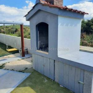 LJUBAČ-PREKRASNA NOVA KUĆA-POGLED NA MORE!