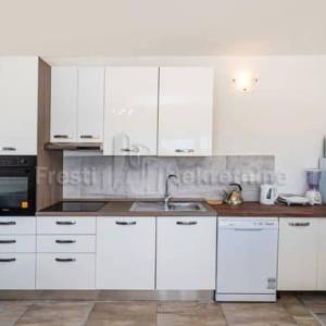 LJUBAČ-PREKRASNA NOVA KUĆA-POGLED NA MORE!