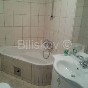 Lokve, imanje uz obalu Lokvarskog jezera.