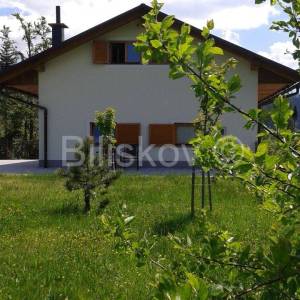 Lokve, imanje uz obalu Lokvarskog jezera.