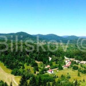 Lokve, imanje uz obalu Lokvarskog jezera.