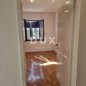 LOVRAN, CENTAR - 3 sobni stan na super lokaciji