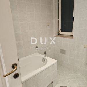 LOVRAN, CENTAR - 3 sobni stan na super lokaciji