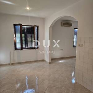 LOVRAN, CENTAR - 3 sobni stan na super lokaciji