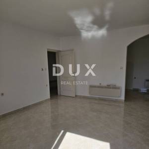 LOVRAN, CENTAR - 3 sobni stan na super lokaciji