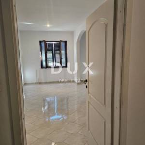 LOVRAN, CENTAR - 3 sobni stan na super lokaciji