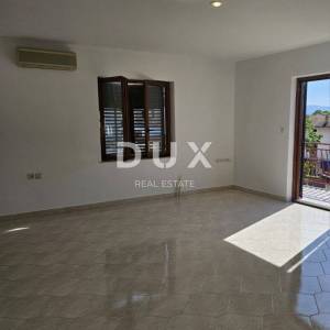 LOVRAN, CENTAR - 3 sobni stan na super lokaciji