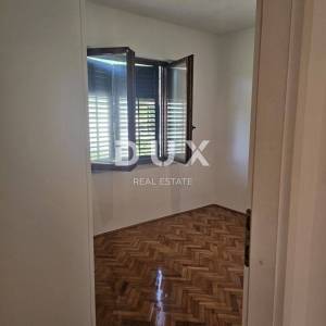 LOVRAN, CENTAR - 3 sobni stan na super lokaciji