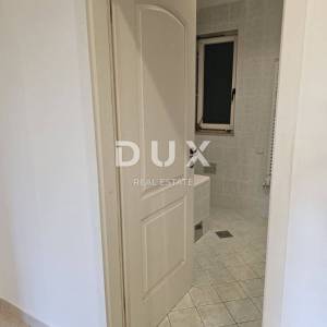 LOVRAN, CENTAR - 3 sobni stan na super lokaciji