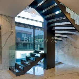 Luksuzan penthouse 440m2, garaža 80m2, lift, terasa