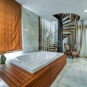 Luksuzan penthouse 440m2, garaža 80m2, lift, terasa