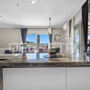 Luksuzna kuća s velikom okućnicom, Šibenik- Bilice