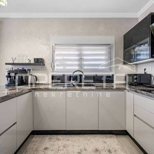 Luksuzna kuća s velikom okućnicom, Šibenik- Bilice