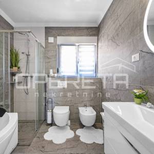 Luksuzna kuća s velikom okućnicom, Šibenik- Bilice