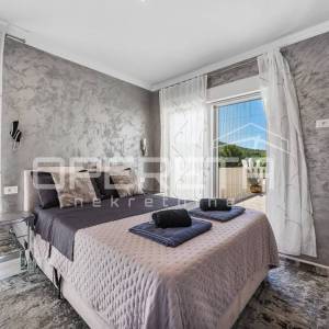 Luksuzna kuća s velikom okućnicom, Šibenik- Bilice