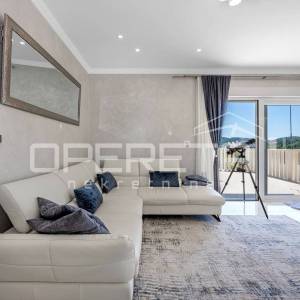 Luksuzna kuća s velikom okućnicom, Šibenik- Bilice