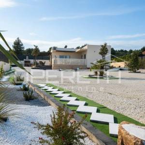 Luksuzna kuća s velikom okućnicom, Šibenik- Bilice