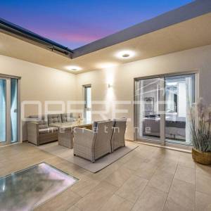 Luksuzna kuća s velikom okućnicom, Šibenik- Bilice