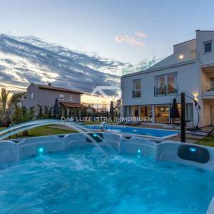 Luksuzna vila od 283m2 s bazenom i saunom nedaleko Poreča 