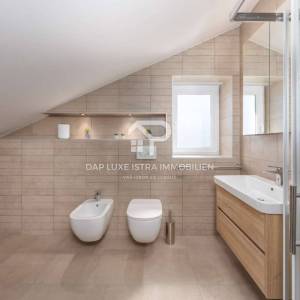 Luksuzna vila od 283m2 s bazenom i saunom nedaleko Poreča 