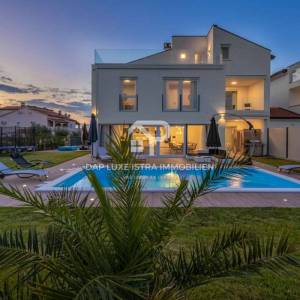 Luksuzna vila od 283m2 s bazenom i saunom nedaleko Poreča 
