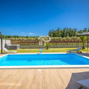 Luksuzna vila od 283m2 s bazenom i saunom nedaleko Poreča 