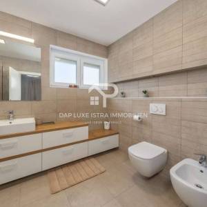 Luksuzna vila od 283m2 s bazenom i saunom nedaleko Poreča 