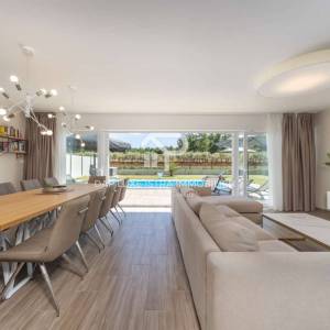 Luksuzna vila od 283m2 s bazenom i saunom nedaleko Poreča 