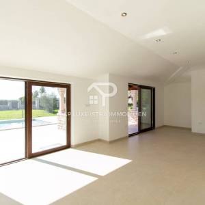 Luksuzna vila s bazenom u okolici Poreča 450m2
