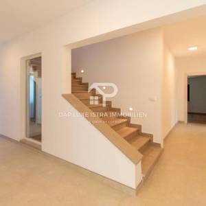 Luksuzna vila s bazenom u okolici Poreča 450m2