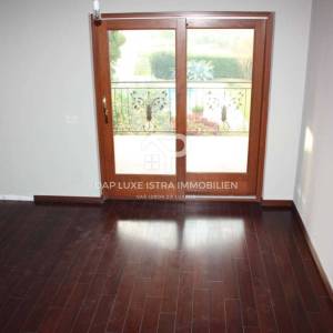 Luksuzna vila s bazenom u okolici Poreča s pogledom na more