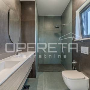 Luksuzna vila s zadivljujućim pogledom na more uronjena u prirodu.