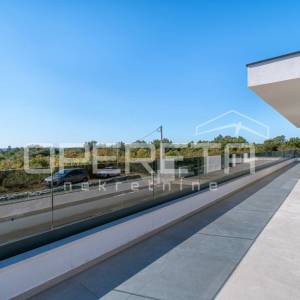 Luksuzna vila s zadivljujućim pogledom na more uronjena u prirodu.