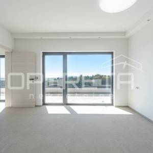 Luksuzna vila s zadivljujućim pogledom na more uronjena u prirodu.